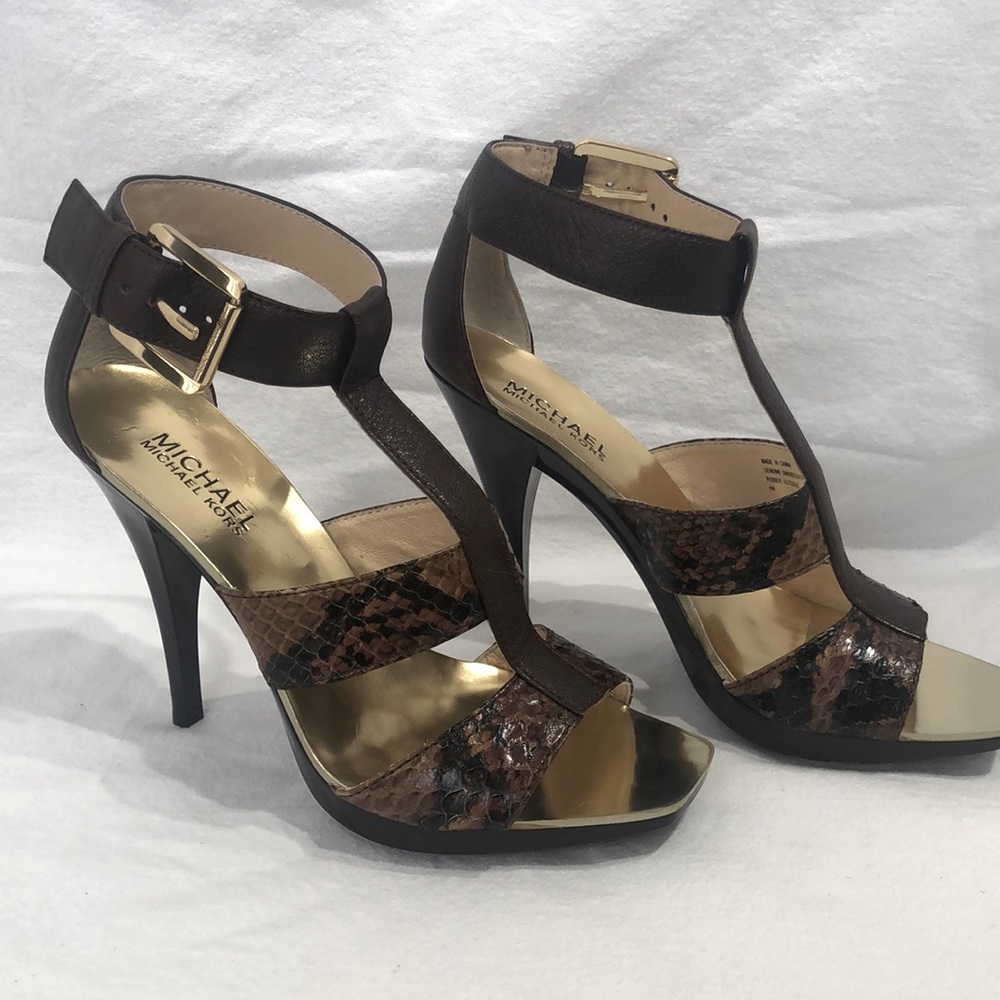 Michael Michael Kors brown snakeskin sandals with buckle. Sz 6